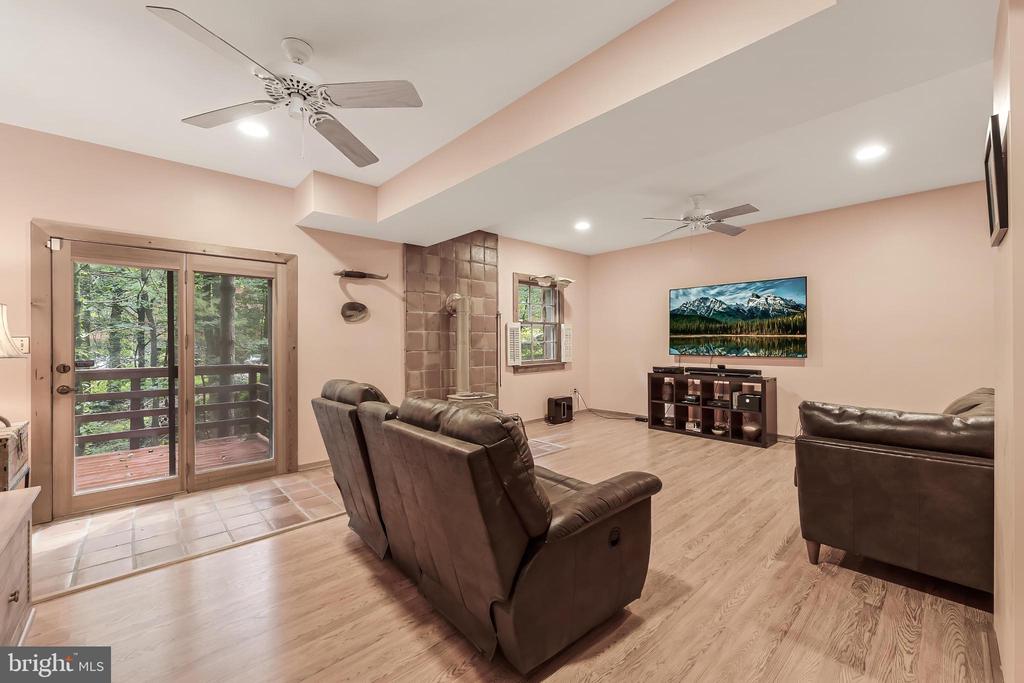 10898 WOODLEAF LANE