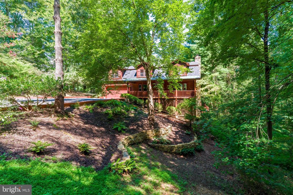 10898 WOODLEAF LANE