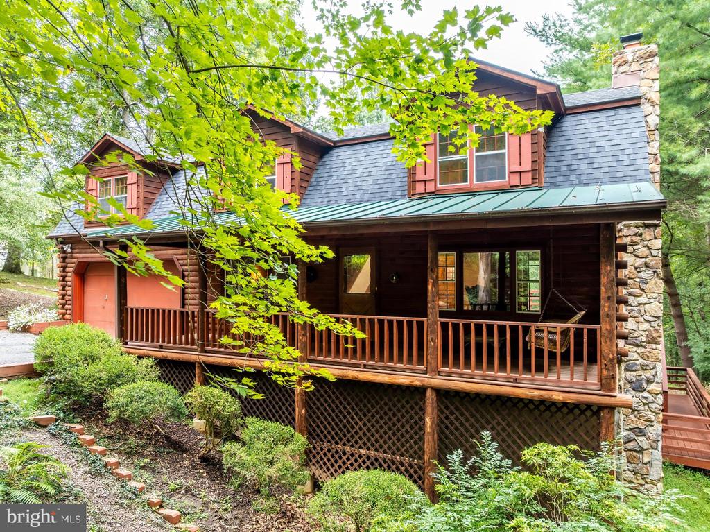10898 WOODLEAF LANE