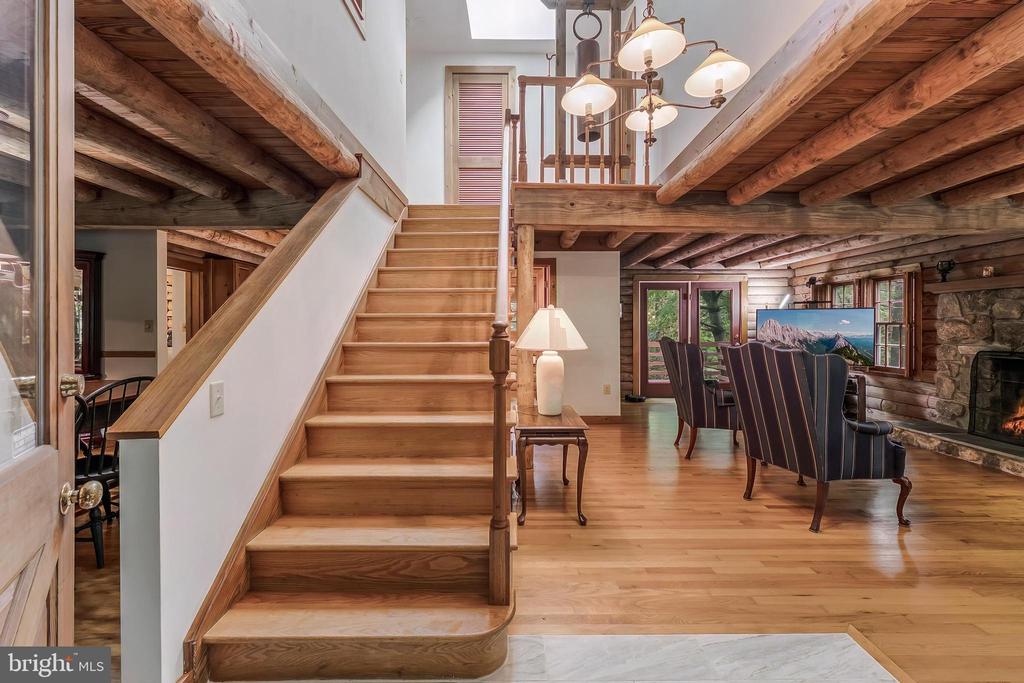 10898 WOODLEAF LANE