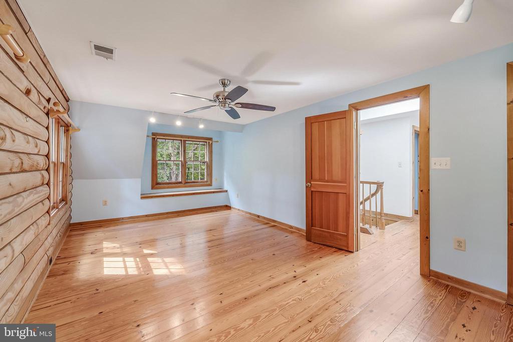 10898 WOODLEAF LANE