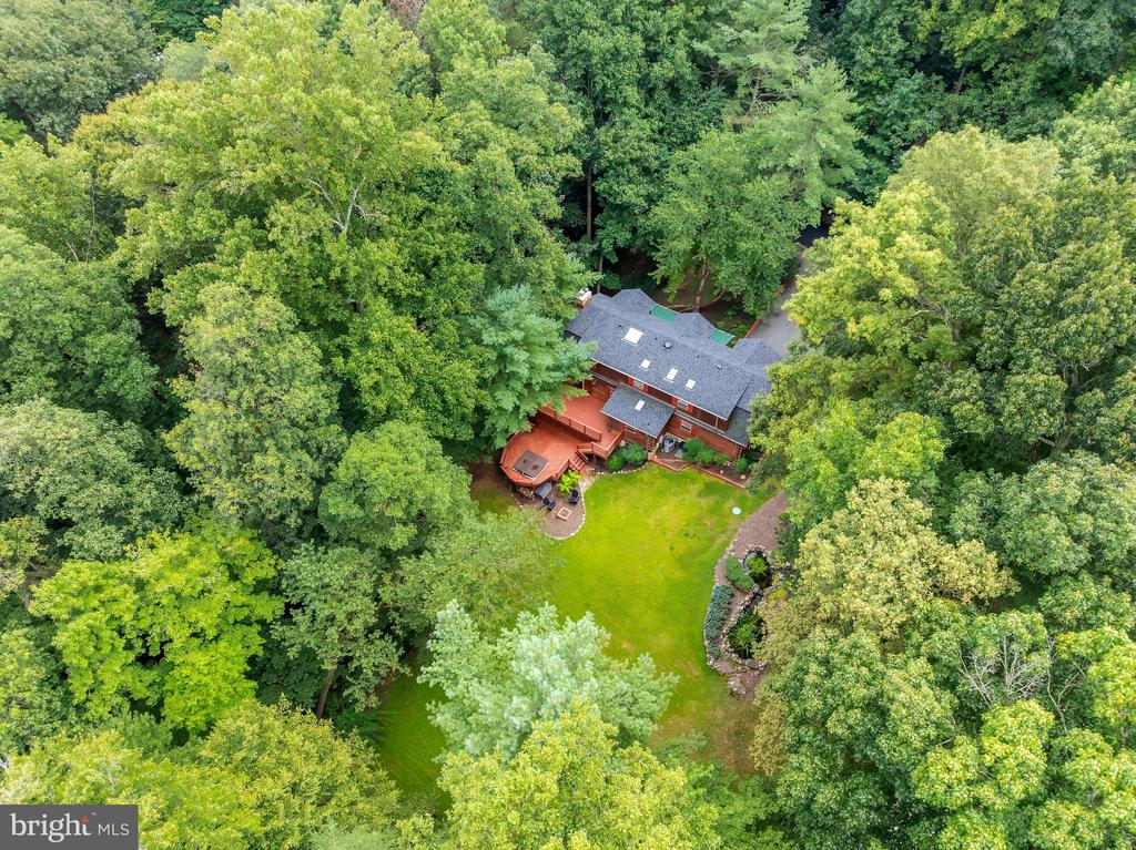 10898 WOODLEAF LANE