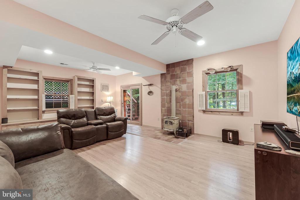 10898 WOODLEAF LANE