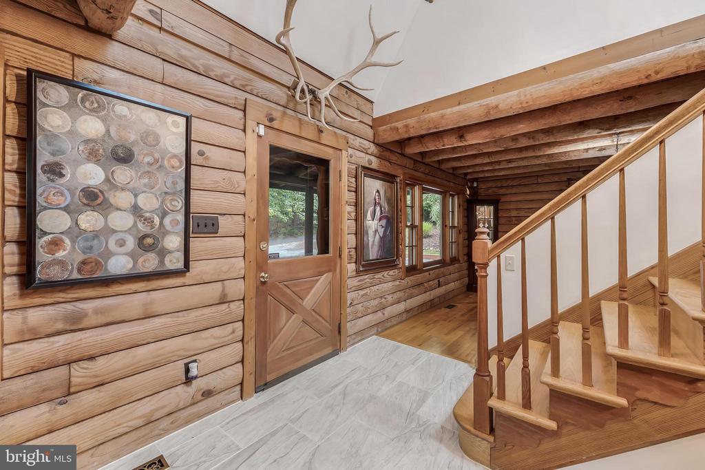 10898 WOODLEAF LANE