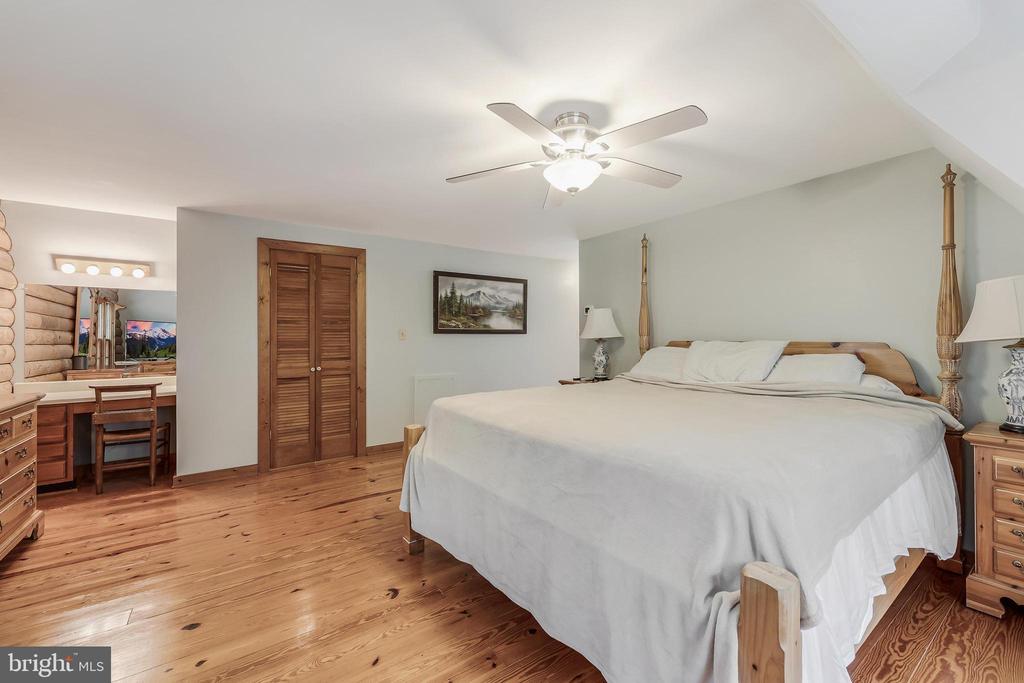 10898 WOODLEAF LANE