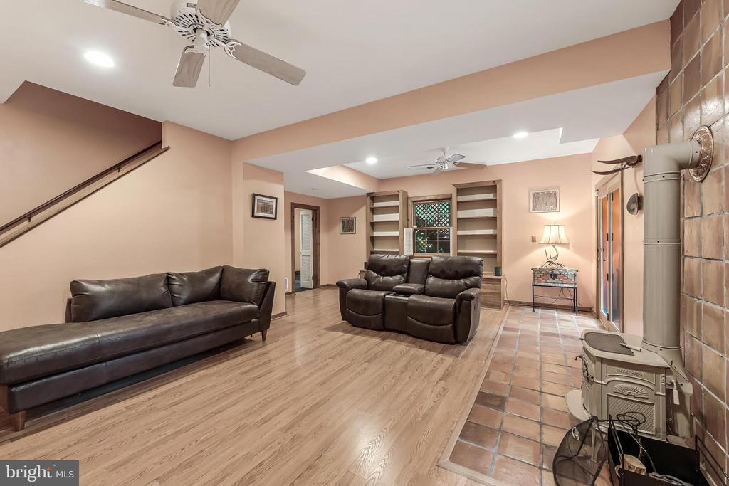 10898 WOODLEAF LANE