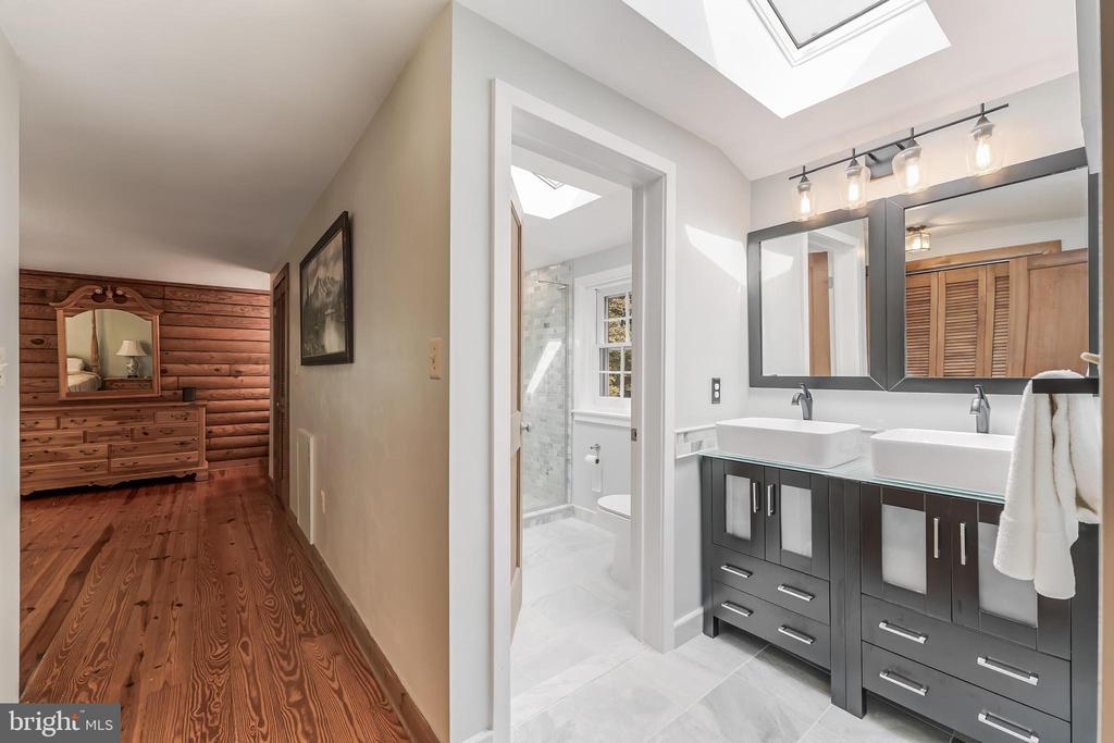 10898 WOODLEAF LANE