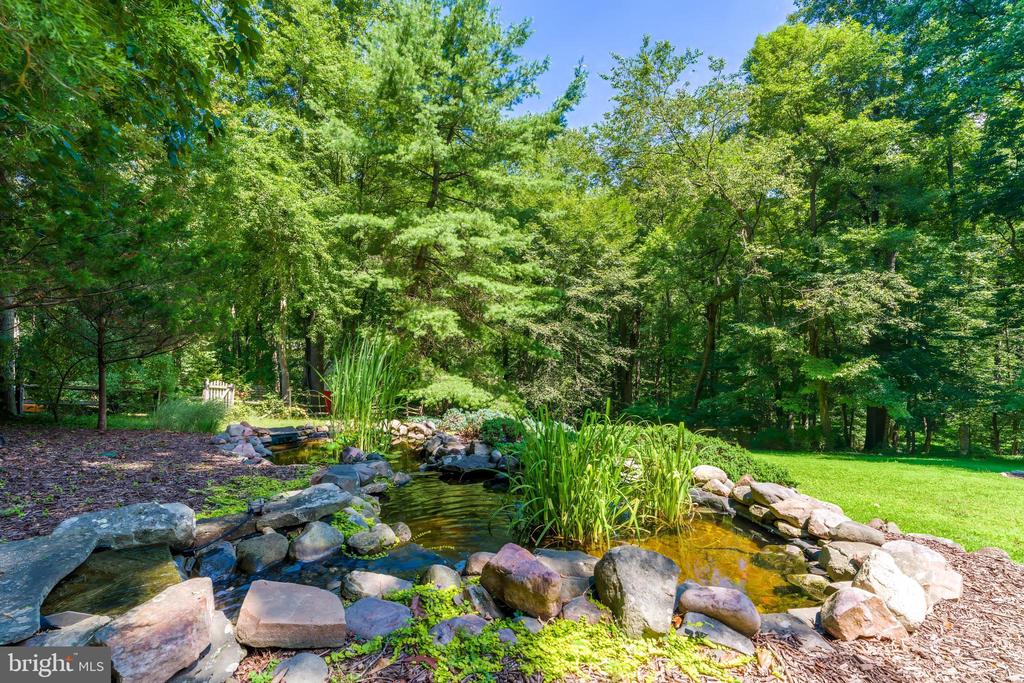 10898 WOODLEAF LANE