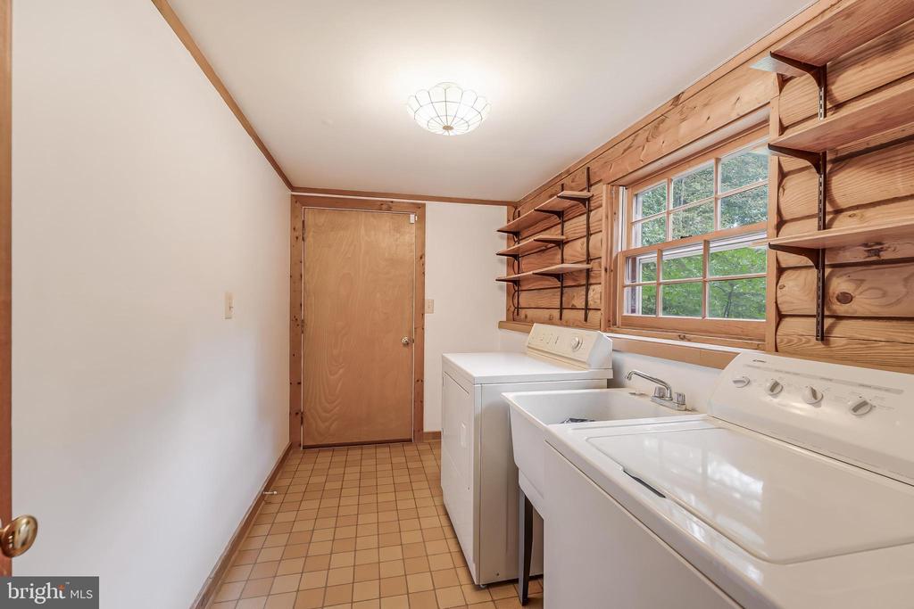 10898 WOODLEAF LANE