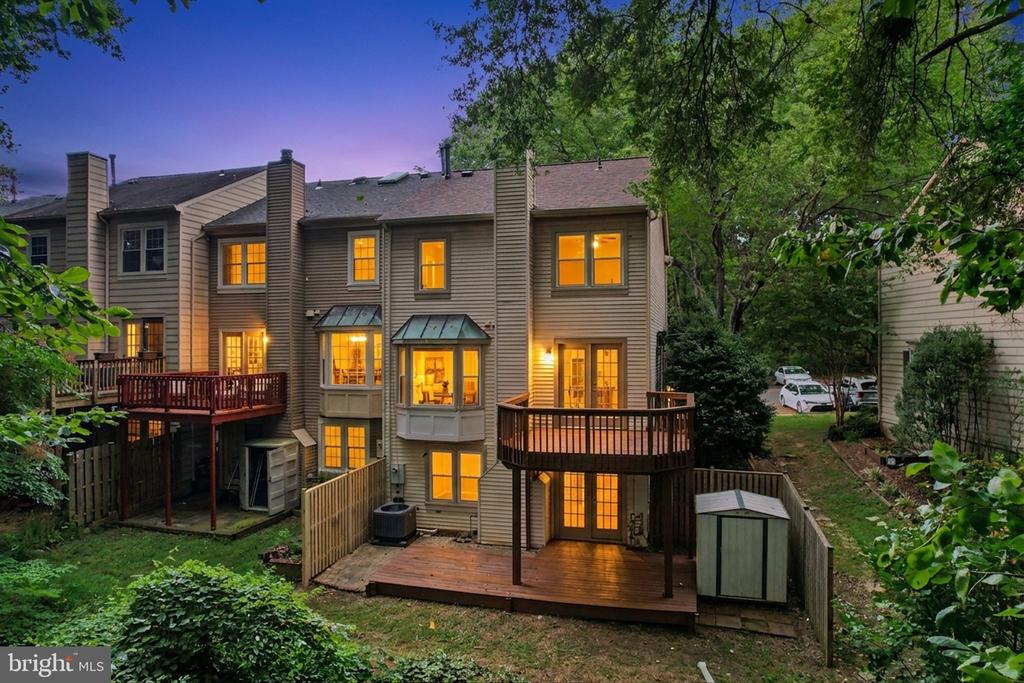 5727 OAKSHORE COURT
