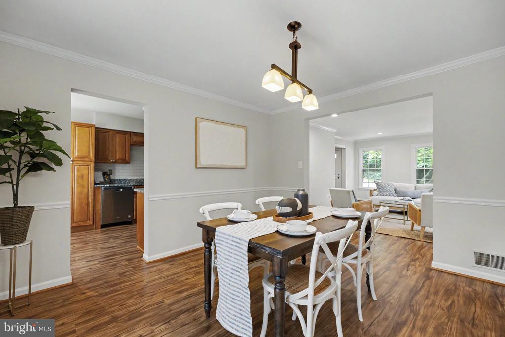 5727 OAKSHORE COURT