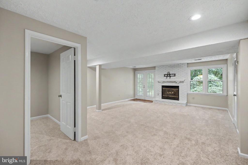 5727 OAKSHORE COURT