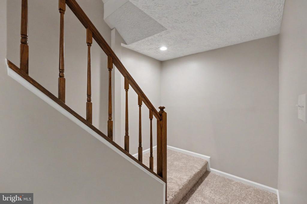 5727 OAKSHORE COURT