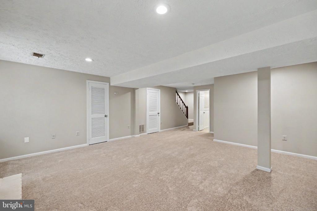 5727 OAKSHORE COURT