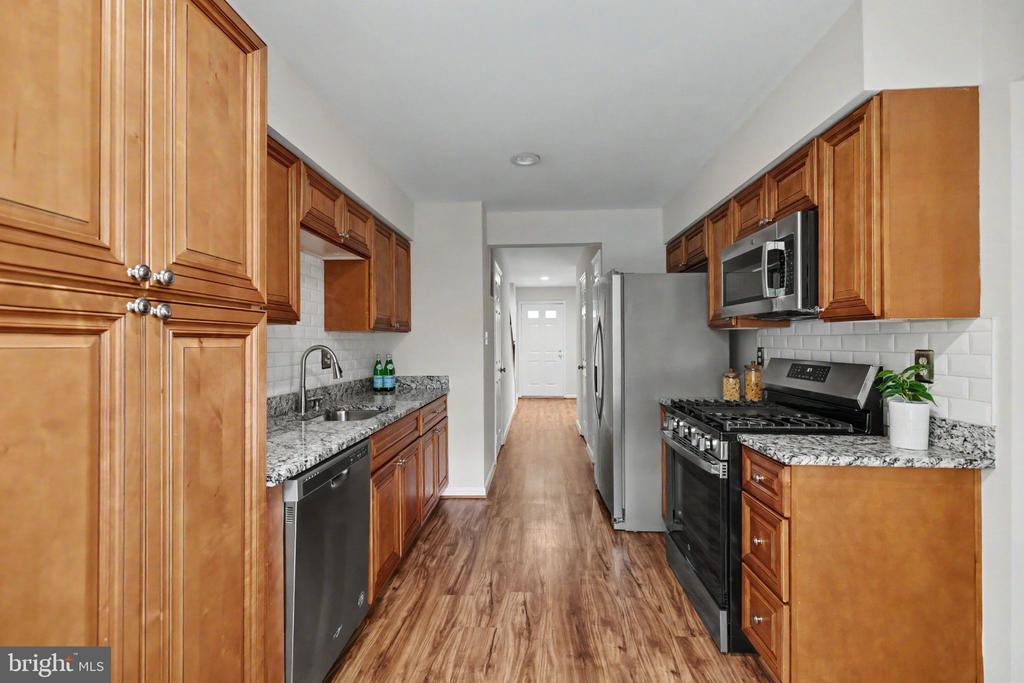 5727 OAKSHORE COURT