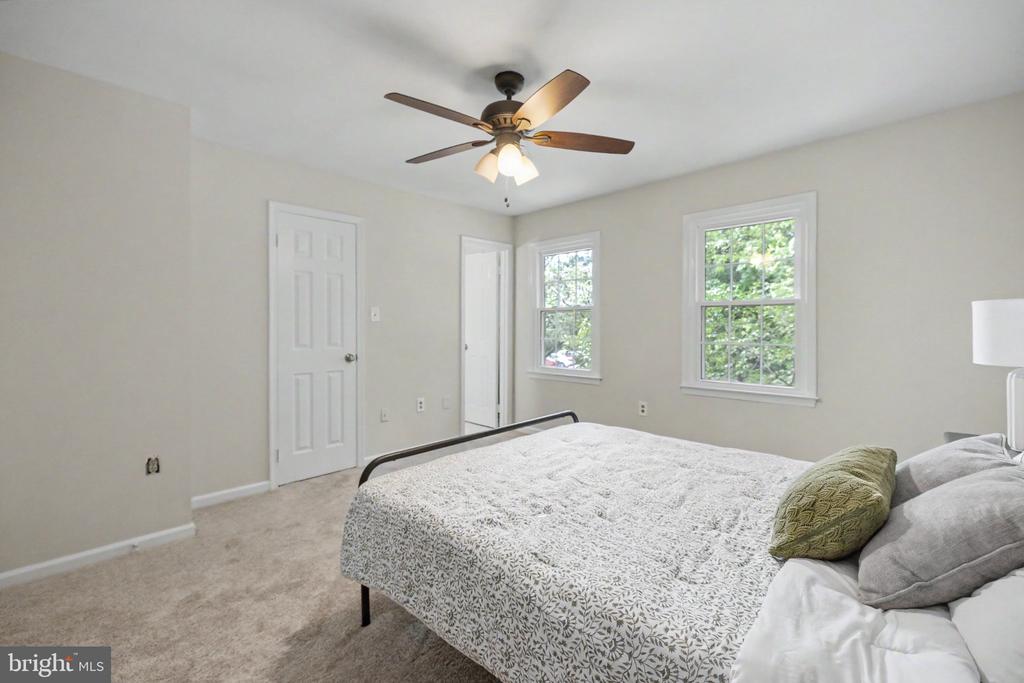 5727 OAKSHORE COURT