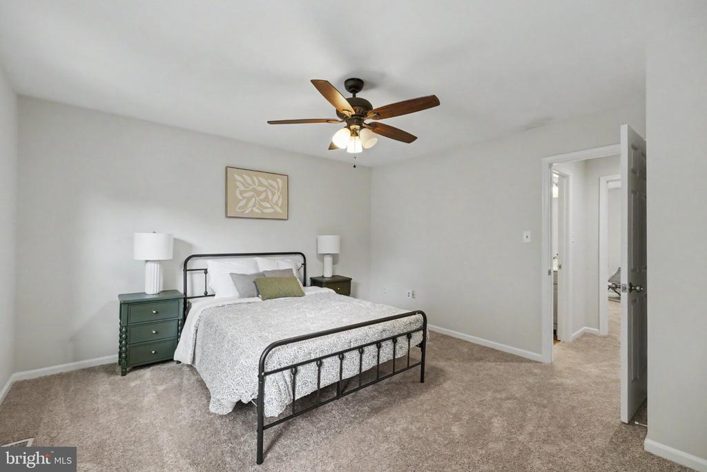 5727 OAKSHORE COURT