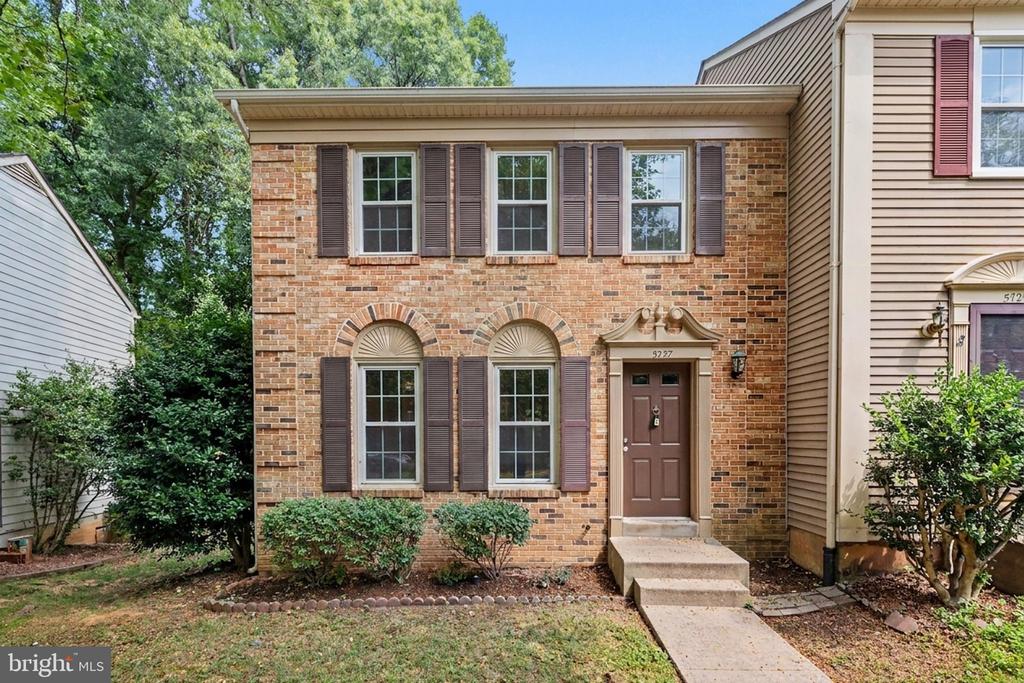 5727 OAKSHORE COURT