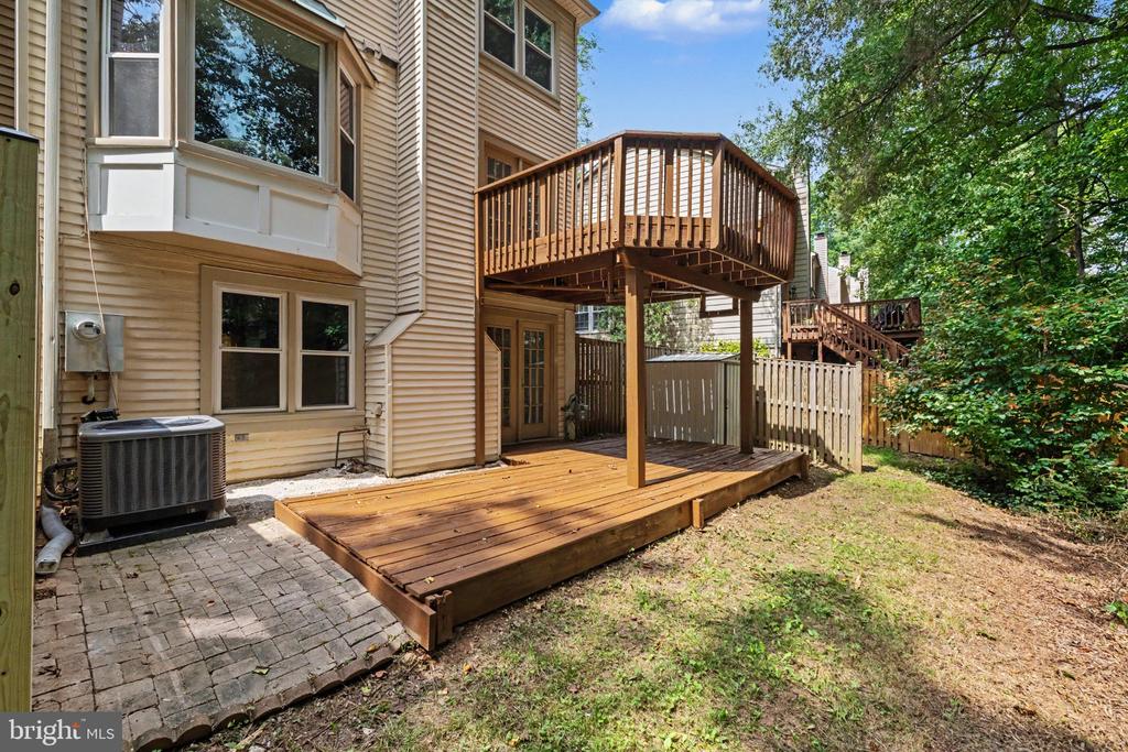 5727 OAKSHORE COURT