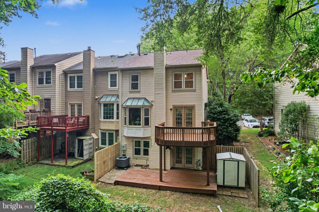5727 OAKSHORE COURT