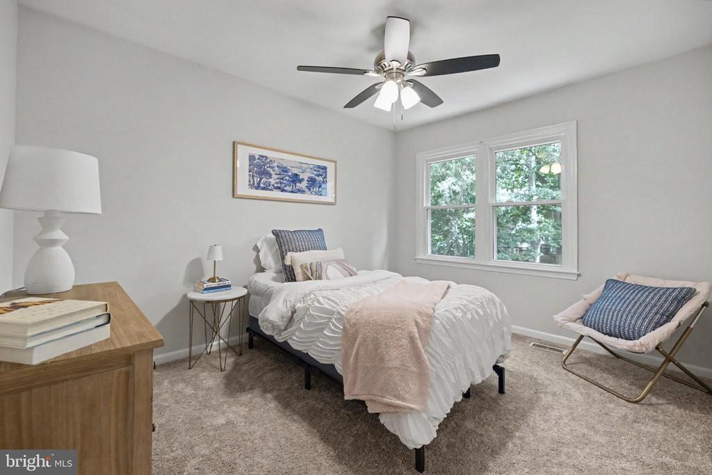 5727 OAKSHORE COURT