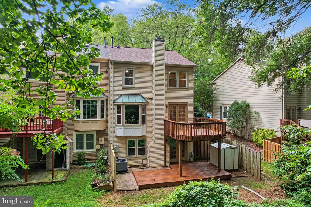 5727 OAKSHORE COURT