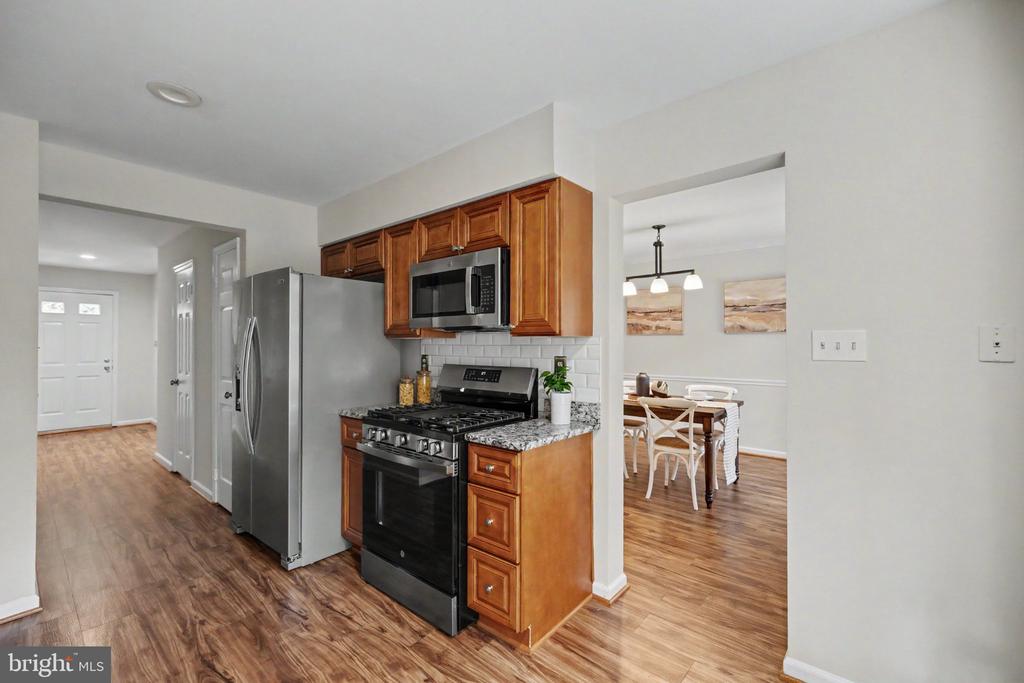 5727 OAKSHORE COURT
