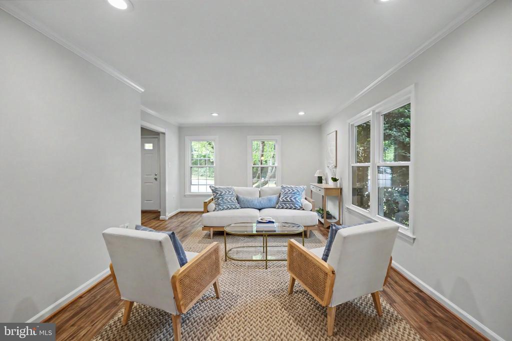 5727 OAKSHORE COURT