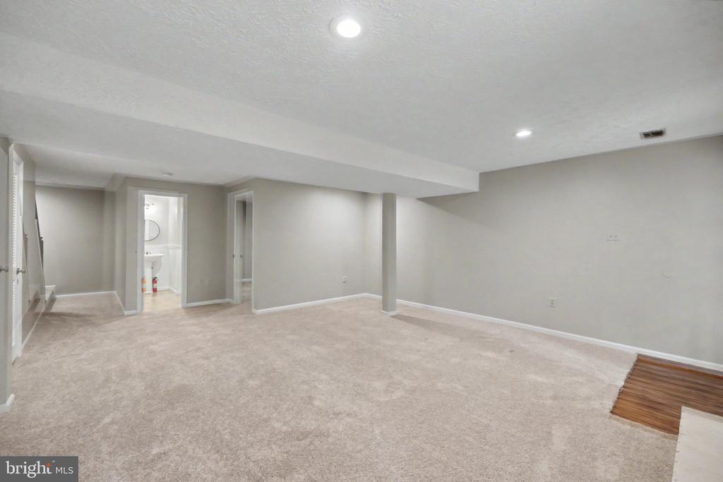 5727 OAKSHORE COURT