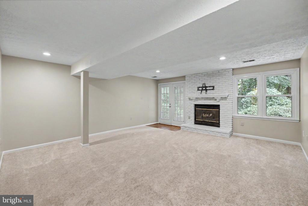 5727 OAKSHORE COURT