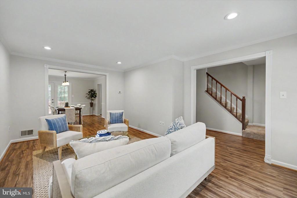 5727 OAKSHORE COURT