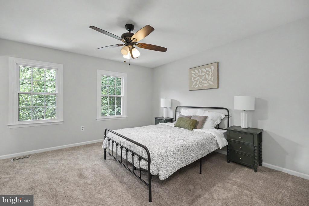 5727 OAKSHORE COURT