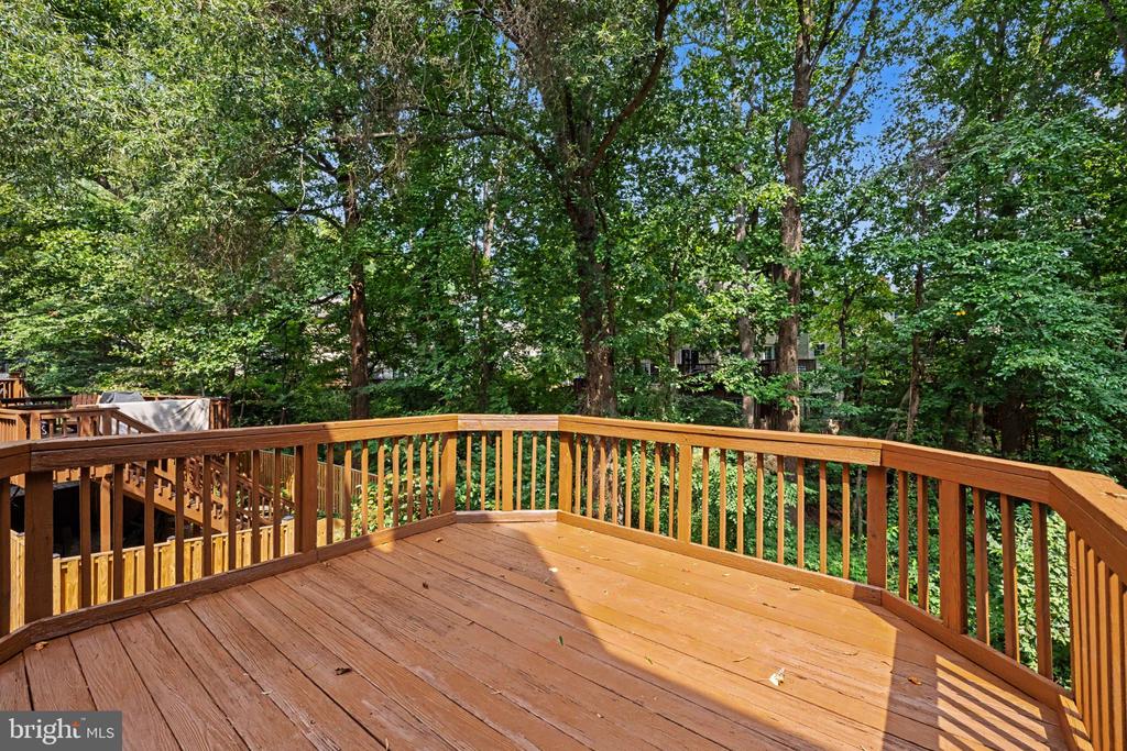 5727 OAKSHORE COURT