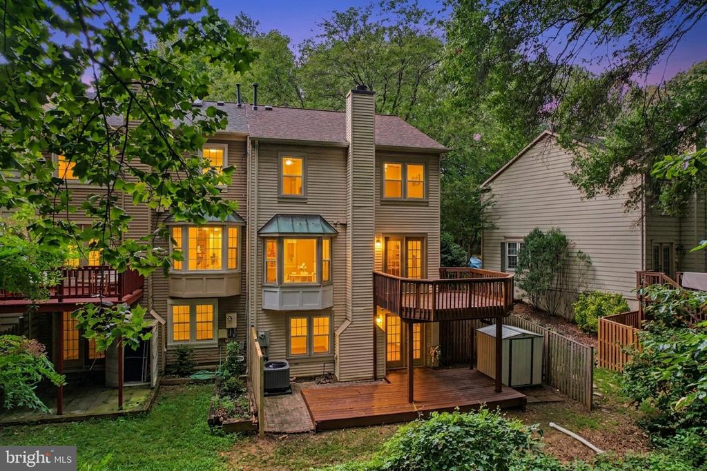 5727 OAKSHORE COURT
