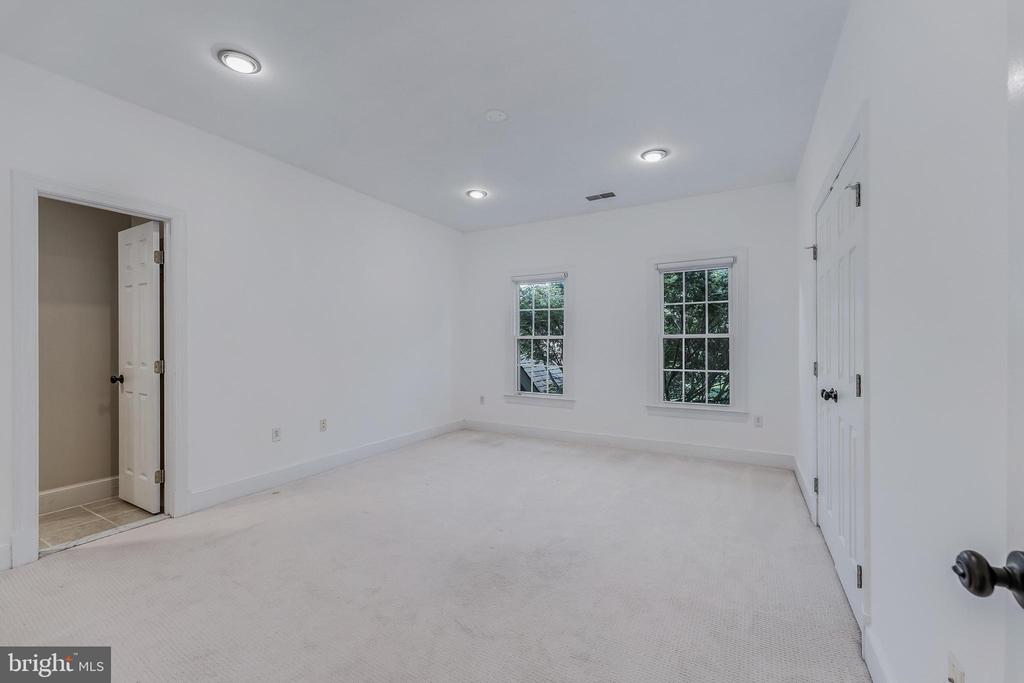 615 NALLS FARM WAY