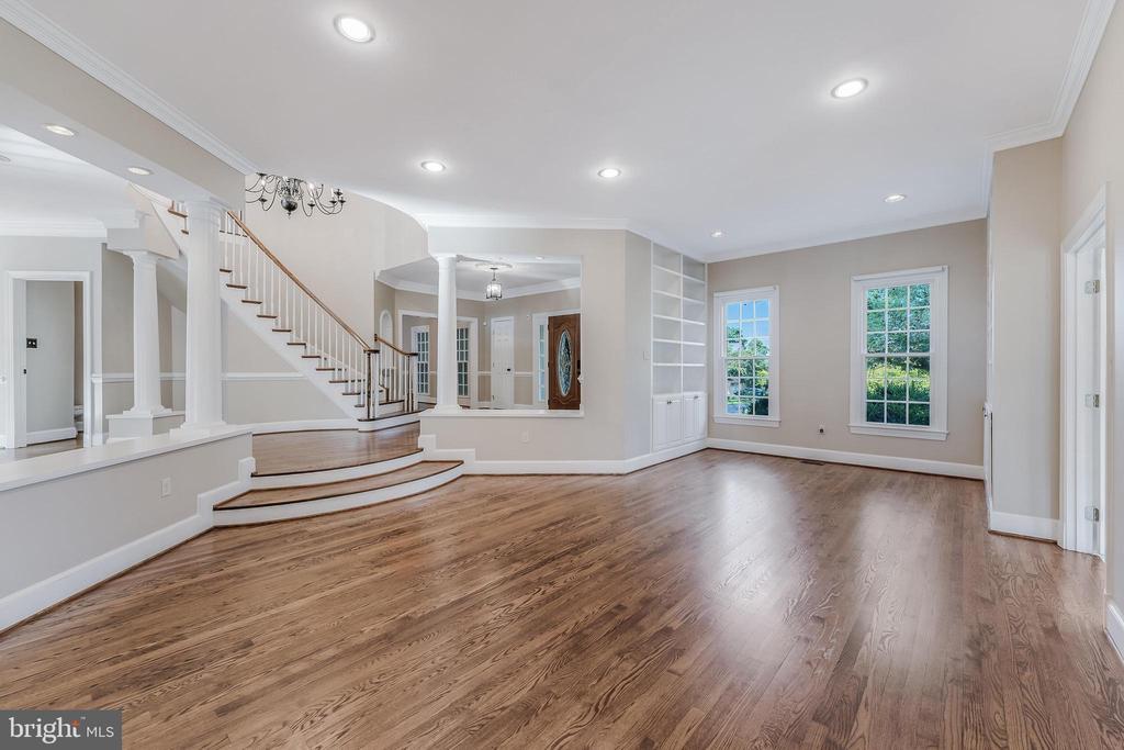 615 NALLS FARM WAY