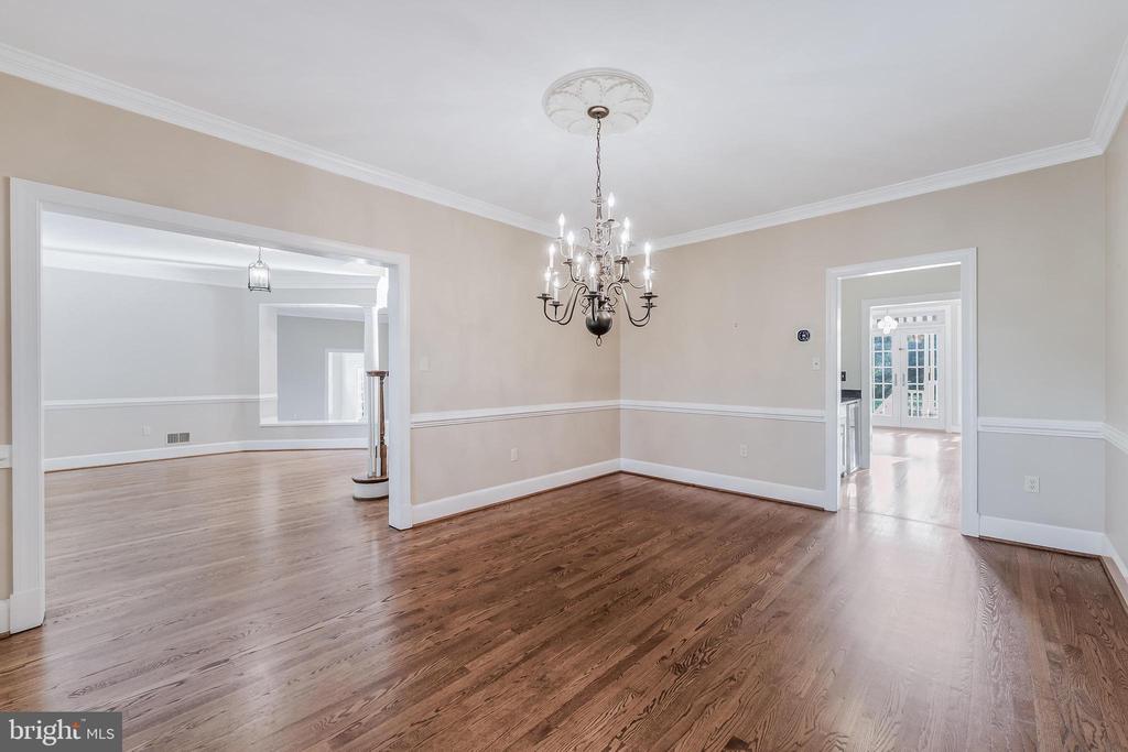 615 NALLS FARM WAY