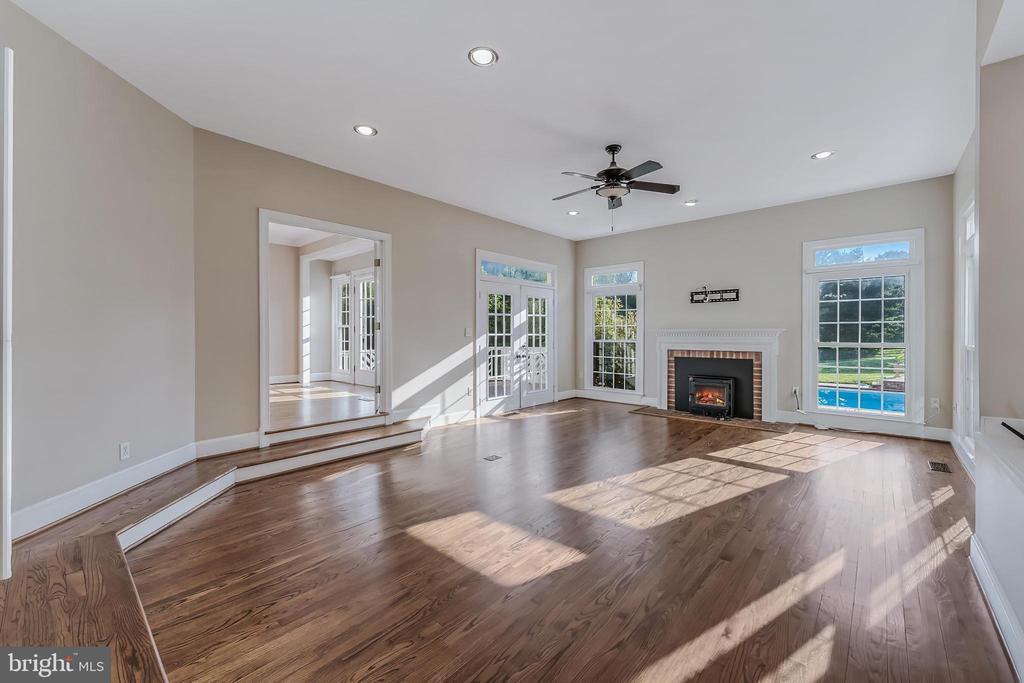 615 NALLS FARM WAY