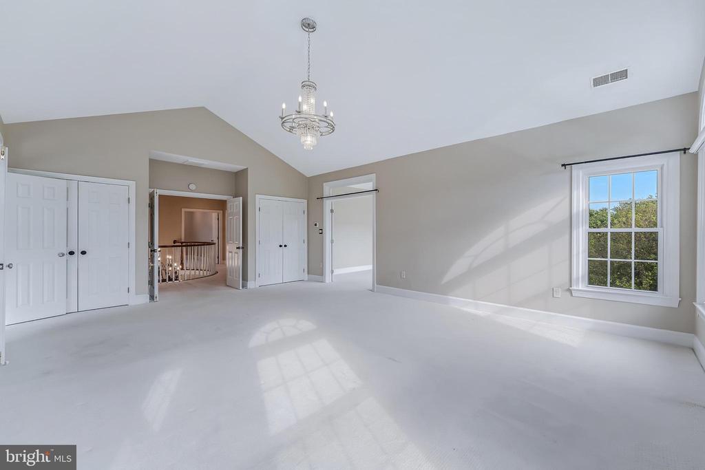 615 NALLS FARM WAY