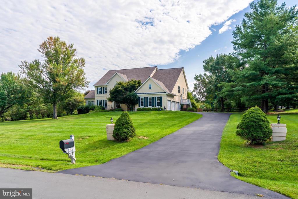 615 NALLS FARM WAY
