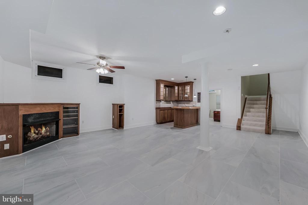 615 NALLS FARM WAY