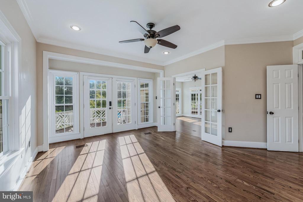 615 NALLS FARM WAY