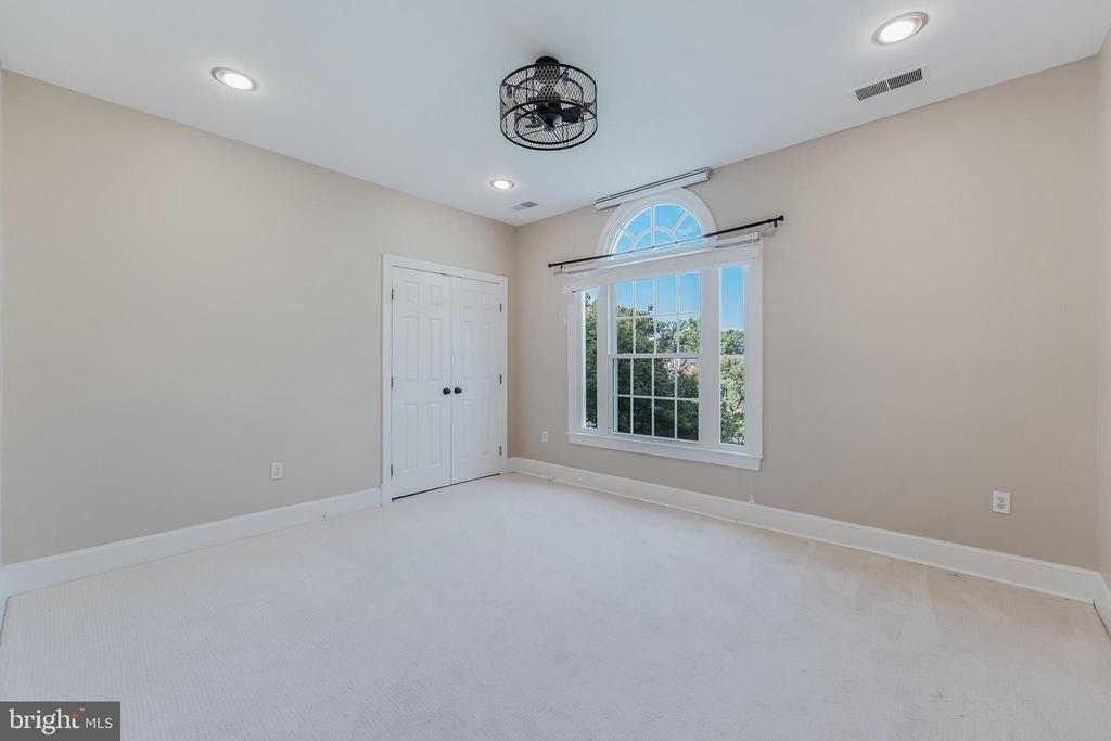 615 NALLS FARM WAY