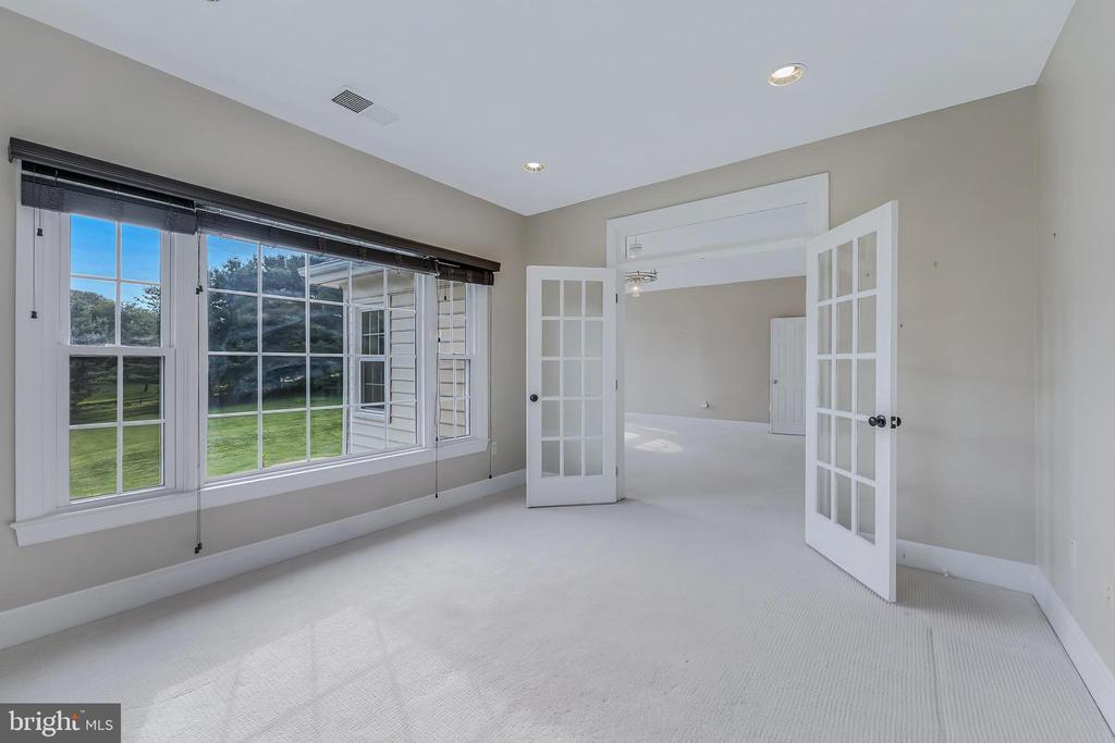 615 NALLS FARM WAY