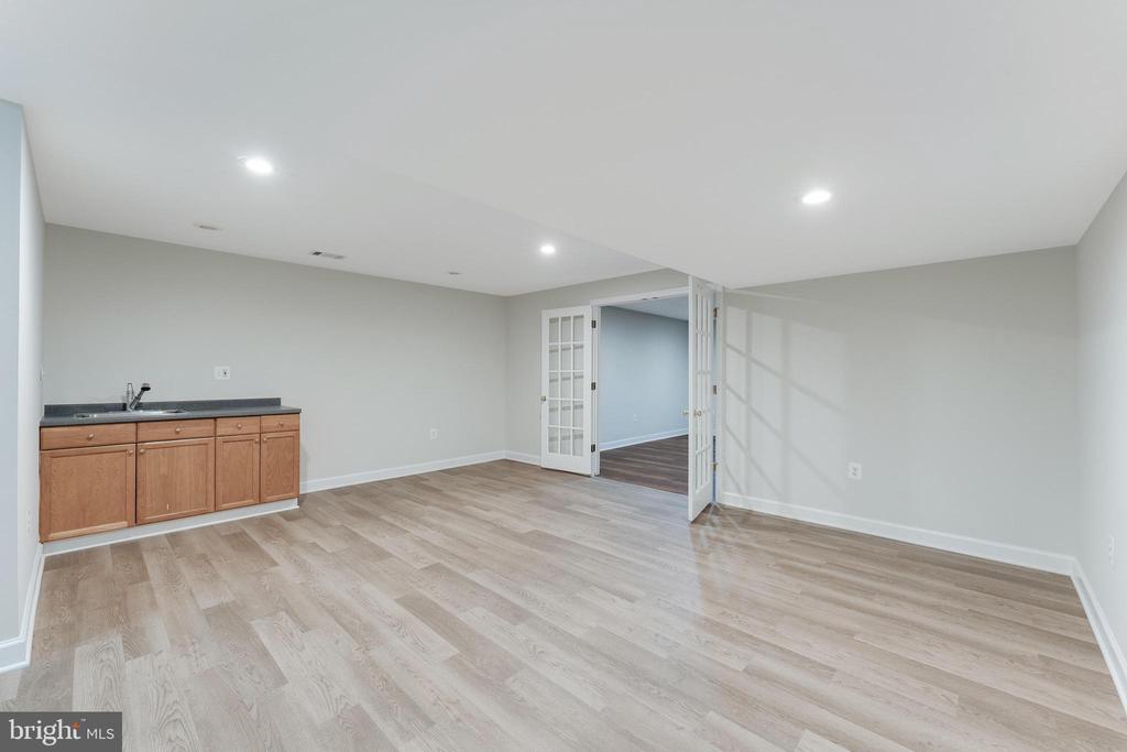 9395 WOLF TRAP CREEK COURT