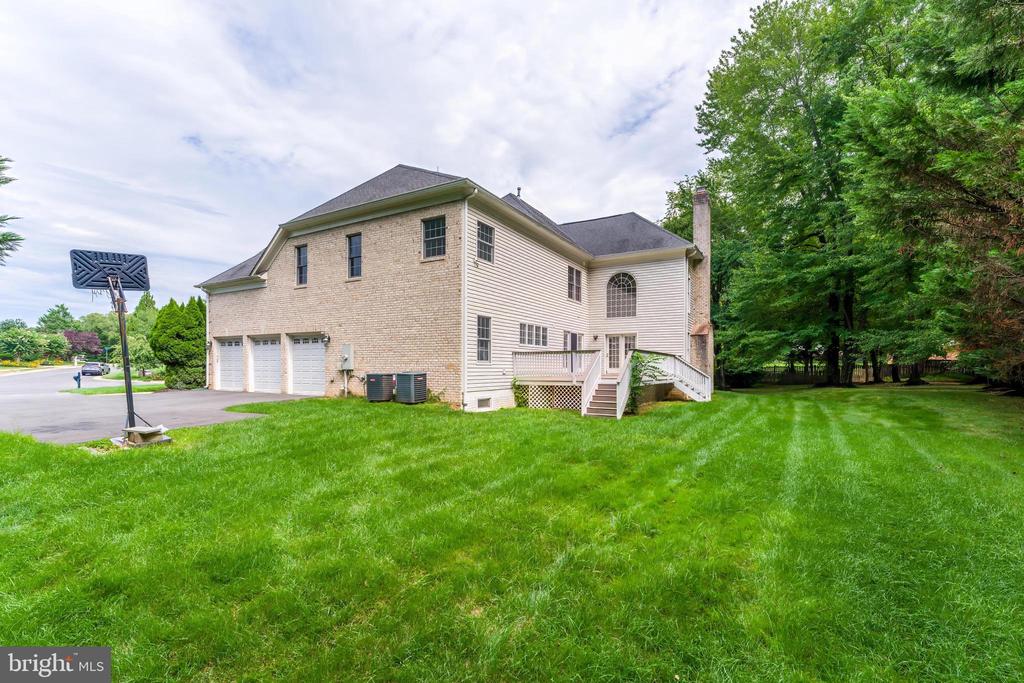9395 WOLF TRAP CREEK COURT