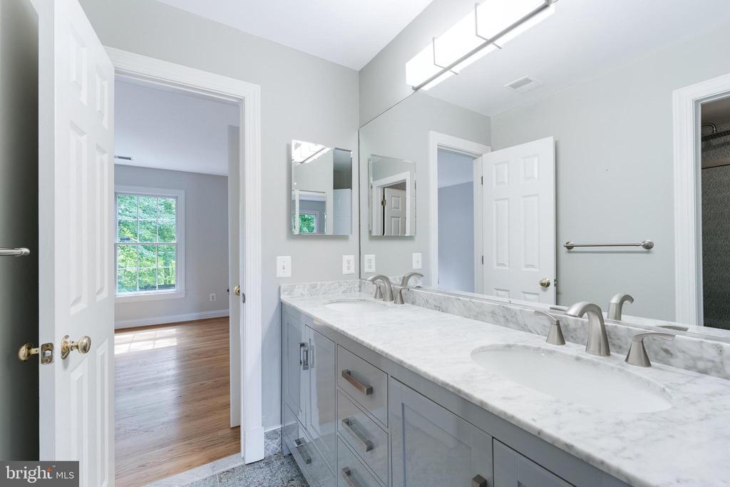 9395 WOLF TRAP CREEK COURT
