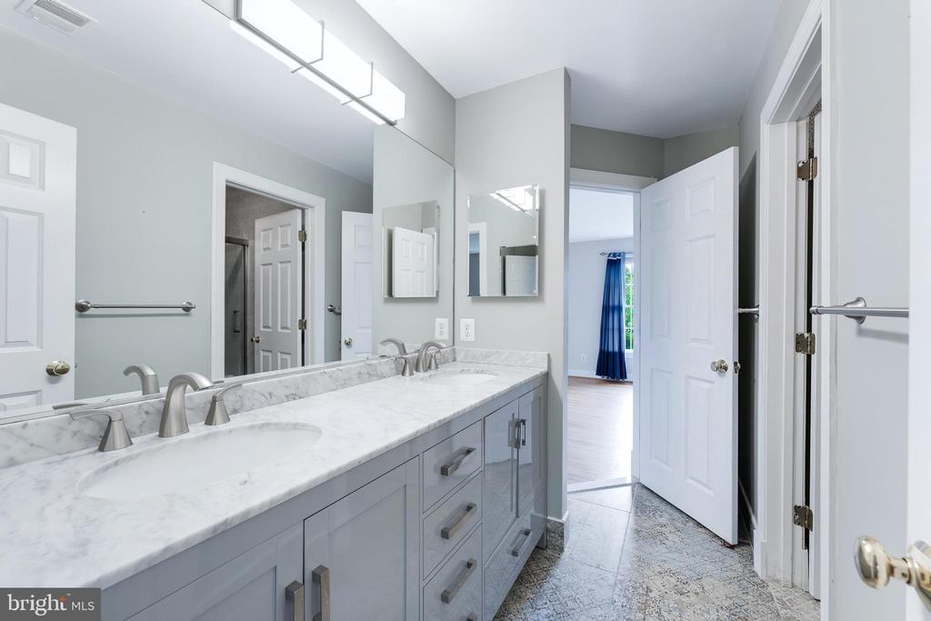 9395 WOLF TRAP CREEK COURT