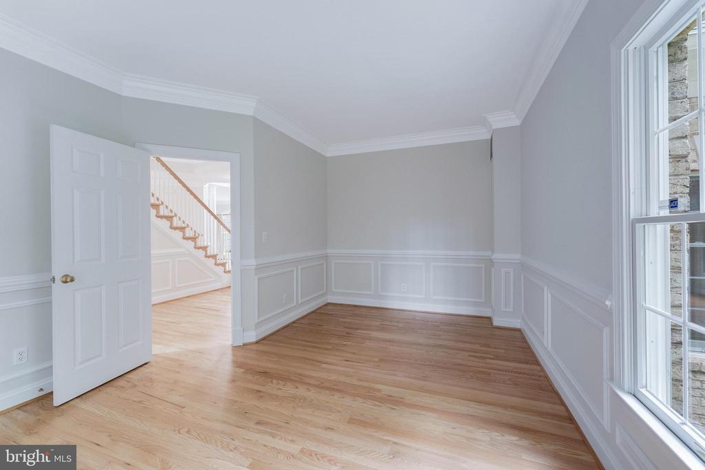 9395 WOLF TRAP CREEK COURT