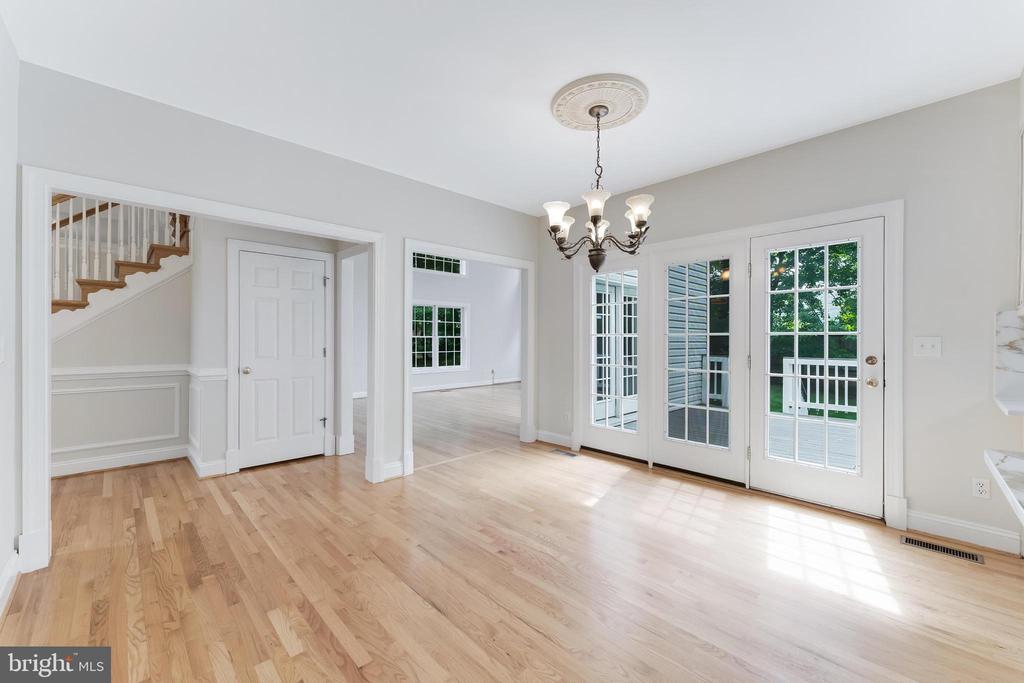 9395 WOLF TRAP CREEK COURT